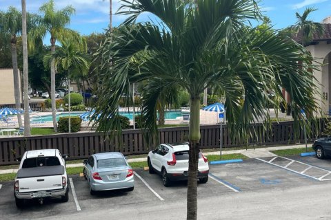 Condo in Miami, Florida, 2 bedrooms  № 1997904 - photo 18