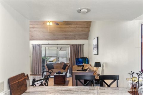 Condo in Apopka, Florida, 2 bedrooms  № 1662798 - photo 11
