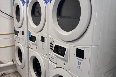 Condominio en alquiler en Pembroke Pines, Florida, 2 dormitorios, 65.03 m2 № 1963009 - foto 15