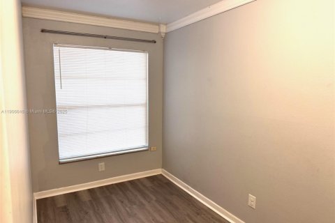 Condominio en alquiler en Pembroke Pines, Florida, 2 dormitorios, 65.03 m2 № 1963009 - foto 12
