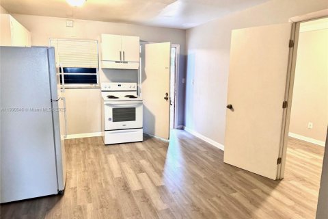 Condominio en alquiler en Pembroke Pines, Florida, 2 dormitorios, 65.03 m2 № 1963009 - foto 14