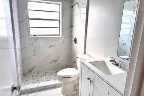 Condominio en alquiler en Pembroke Pines, Florida, 2 dormitorios, 65.03 m2 № 1963009 - foto 10