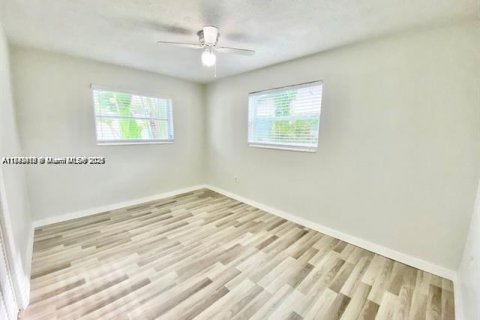 House in Sunrise, Florida 2 bedrooms, 89.37 sq.m. № 1937031 - photo 10