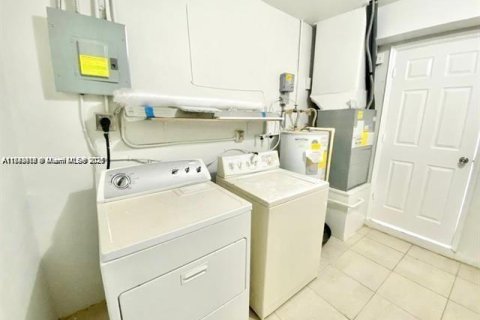 House in Sunrise, Florida 2 bedrooms, 89.37 sq.m. № 1937031 - photo 21