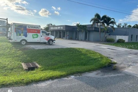 Propiedad comercial en venta en Punta Gorda, Florida, 241.17 m2 № 1918505 - foto 4
