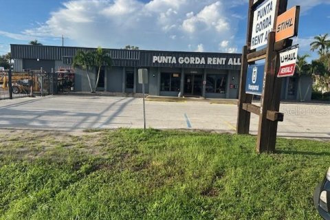 Propiedad comercial en venta en Punta Gorda, Florida, 241.17 m2 № 1918505 - foto 1