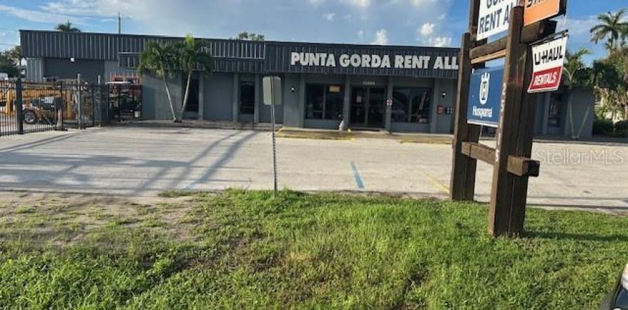 Propiedad comercial en Punta Gorda, Florida 241.17 m2 № 1918505