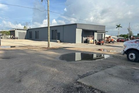 Propiedad comercial en venta en Punta Gorda, Florida, 241.17 m2 № 1918505 - foto 9