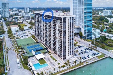 Снять в аренду кондоминиум в Майами, Флорида 2 спальни, 152.36м2, № 1950254 - фото 9