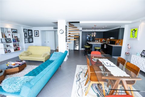 Снять в аренду кондоминиум в Майами, Флорида 2 спальни, 152.36м2, № 1950254 - фото 3