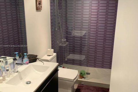 Снять в аренду кондоминиум в Майами, Флорида 2 спальни, 152.36м2, № 1950254 - фото 15