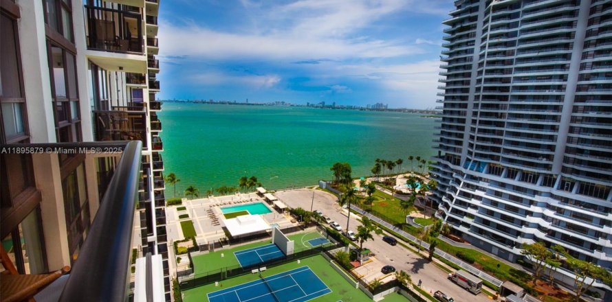 Кондоминиум с 2 спальнями в Майами, Флорида № 1950254