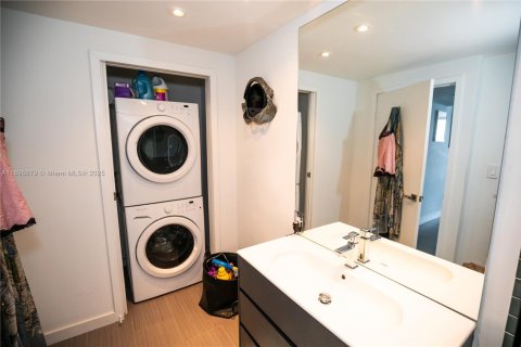 Снять в аренду кондоминиум в Майами, Флорида 2 спальни, 152.36м2, № 1950254 - фото 11