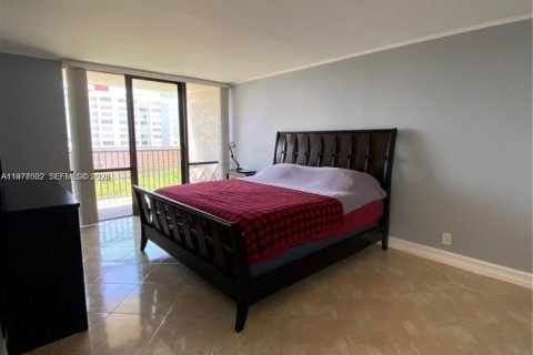 Condo in Hallandale Beach, Florida, 1 bedroom  № 2040996 - photo 9