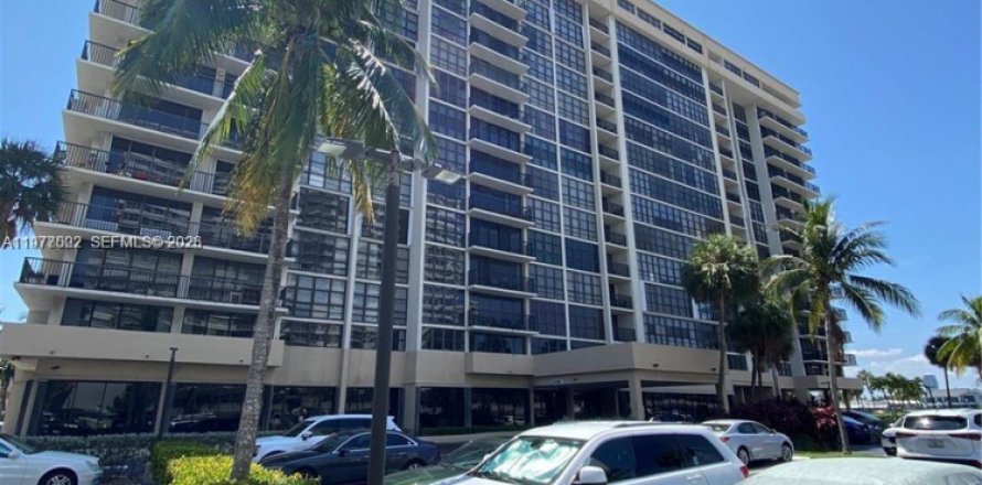 Condo in Hallandale Beach, Florida, 1 bedroom  № 2040996