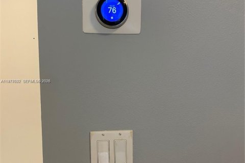 Condo in Hallandale Beach, Florida, 1 bedroom  № 2040996 - photo 20