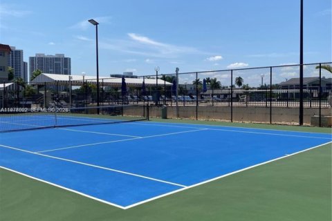 Condo in Hallandale Beach, Florida, 1 bedroom  № 2040996 - photo 25