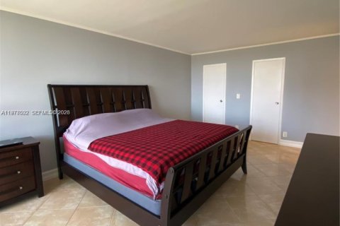 Condo in Hallandale Beach, Florida, 1 bedroom  № 2040996 - photo 7