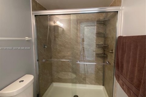 Condo in Hallandale Beach, Florida, 1 bedroom  № 2040996 - photo 16