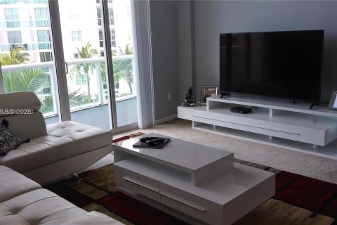 Condominio en venta en North Bay Village, Florida, 2 dormitorios, 116.22 m2 № 2022063 - foto 5