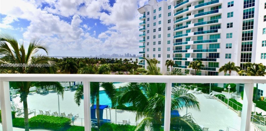 Condominio en North Bay Village, Florida, 2 dormitorios  № 2022063