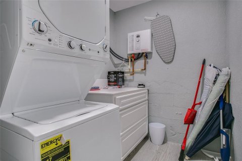 Casa en venta en Cocoa Beach, Florida, 3 dormitorios, 102.56 m2 № 1853445 - foto 9