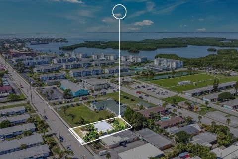 House in Cocoa Beach, Florida 3 bedrooms, 102.56 sq.m. № 1853445 - photo 22