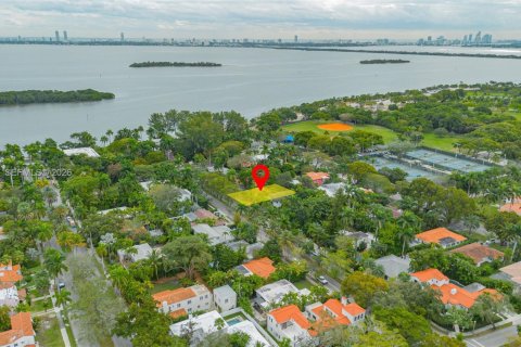 House in Miami, Florida 2 bedrooms, 143.72 sq.m. № 2023237 - photo 24