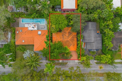 House in Miami, Florida 2 bedrooms, 143.72 sq.m. № 2023237 - photo 21