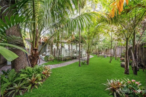 House in Miami, Florida 2 bedrooms, 143.72 sq.m. № 2023237 - photo 13