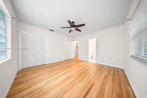 House in Miami, Florida 2 bedrooms, 143.72 sq.m. № 2023237 - photo 22