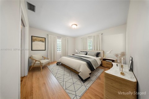 House in Miami, Florida 2 bedrooms, 143.72 sq.m. № 2023237 - photo 5