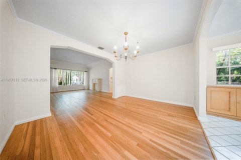 House in Miami, Florida 2 bedrooms, 143.72 sq.m. № 2023237 - photo 14