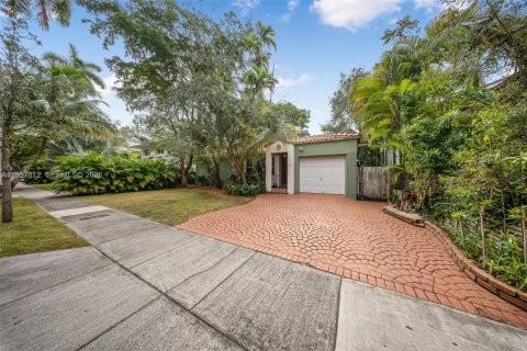 House in Miami, Florida 2 bedrooms, 143.72 sq.m. № 2023237 - photo 20