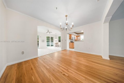 House in Miami, Florida 2 bedrooms, 143.72 sq.m. № 2023237 - photo 29