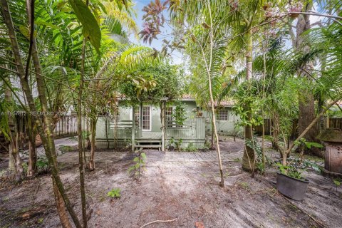 House in Miami, Florida 2 bedrooms, 143.72 sq.m. № 2023237 - photo 19