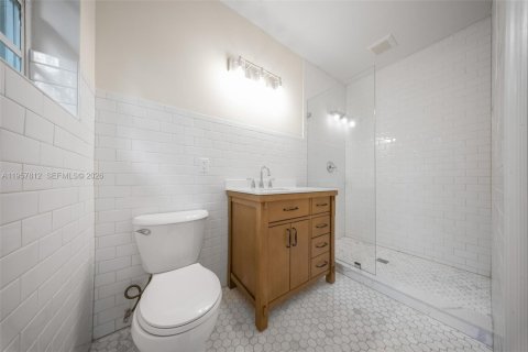 House in Miami, Florida 2 bedrooms, 143.72 sq.m. № 2023237 - photo 6