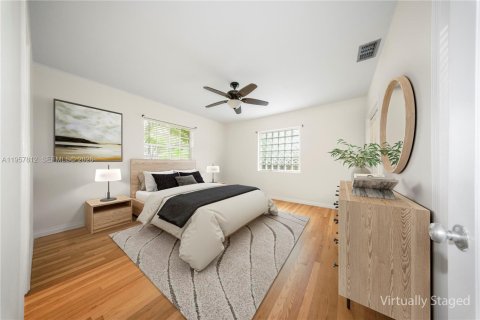 House in Miami, Florida 2 bedrooms, 143.72 sq.m. № 2023237 - photo 7