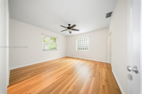 House in Miami, Florida 2 bedrooms, 143.72 sq.m. № 2023237 - photo 17