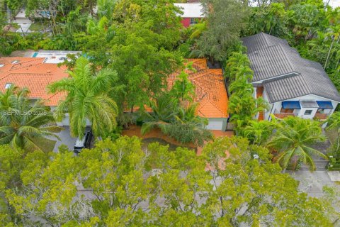 House in Miami, Florida 2 bedrooms, 143.72 sq.m. № 2023237 - photo 25