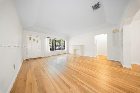 House in Miami, Florida 2 bedrooms, 143.72 sq.m. № 2023237 - photo 30