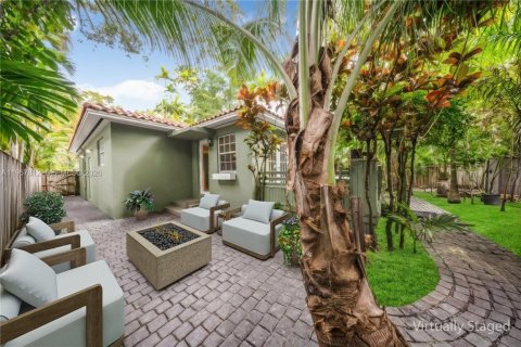 House in Miami, Florida 2 bedrooms, 143.72 sq.m. № 2023237 - photo 11