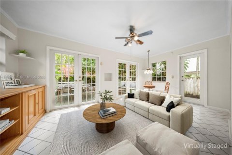 House in Miami, Florida 2 bedrooms, 143.72 sq.m. № 2023237 - photo 9