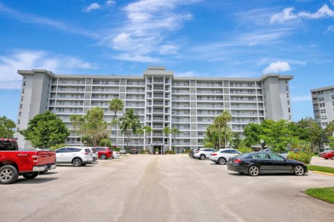 Copropriété à vendre à Pompano Beach, Floride: 3 chambres, 158.86 m2 № 1152163 - photo 1