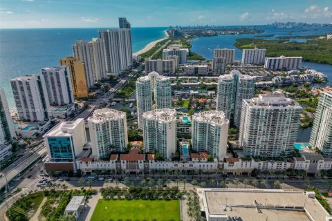Copropriété à vendre à Sunny Isles Beach, Floride: 3 chambres, 134.43 m2 № 1818372 - photo 1