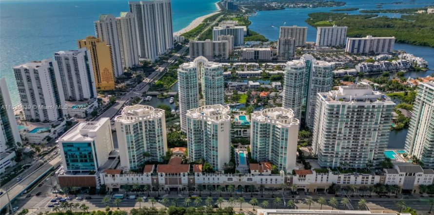 Condo à Sunny Isles Beach, Floride, 3 chambres № 1818372