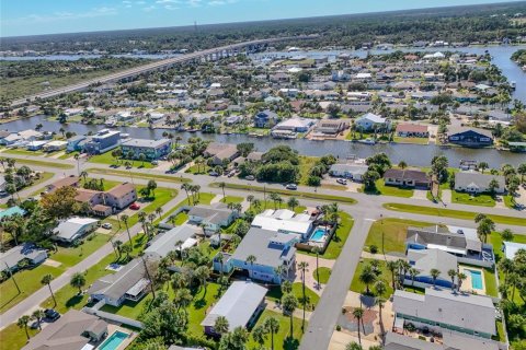 House in Flagler Beach, Florida 2 bedrooms, 94.39 sq.m. № 2389468 - photo 5