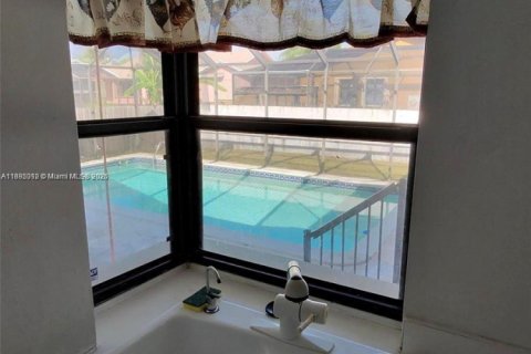 House in Cutler Bay, Florida 4 bedrooms, 206.15 sq.m. № 1930510 - photo 7