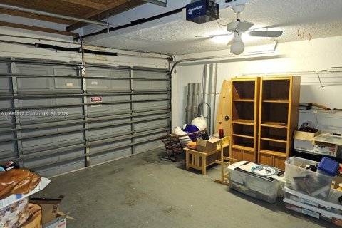 House in Cutler Bay, Florida 4 bedrooms, 206.15 sq.m. № 1930510 - photo 16