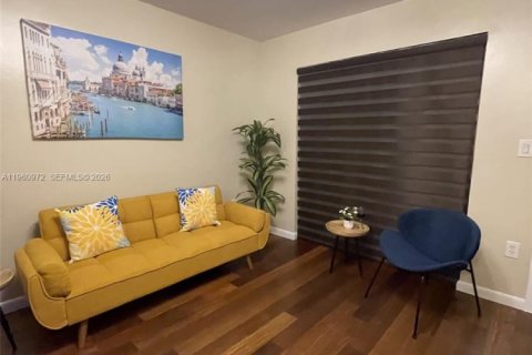 Снять в аренду квартиру в Майами-Бич, Флорида 1 спальня, 40.51м2, № 2024551 - фото 2